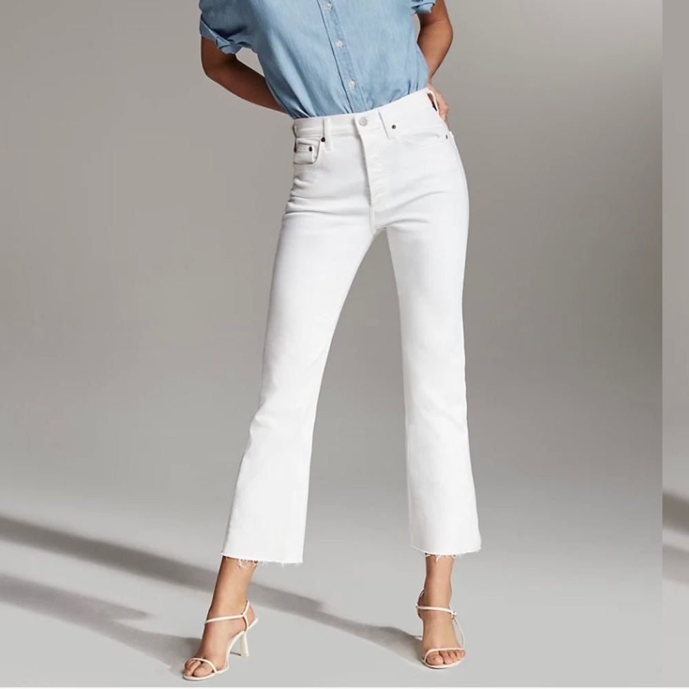 Denim Forum The Bailey Crop Flare in A Little White Lie size 25